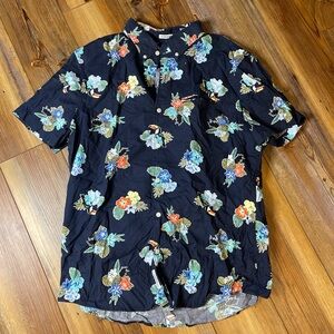 American Eagle Outfitters AEO Navy Floral Hawaiian Button Up TShirt Large L